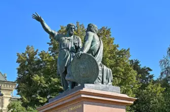 Памятник Минину и Пожарскому на Красной площади